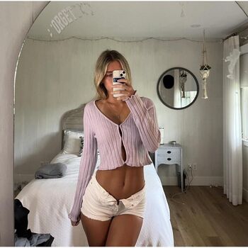 Full leaked Ameliapelto private onlyfans photo