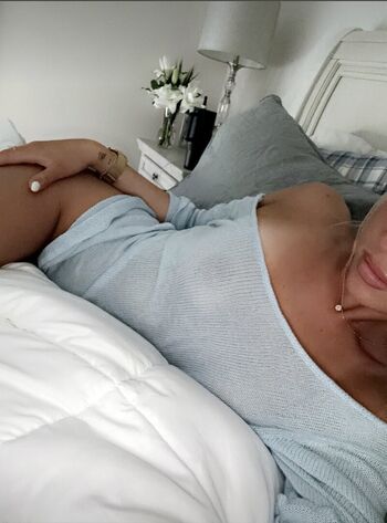 Full leaked Avelynraee private onlyfans photo