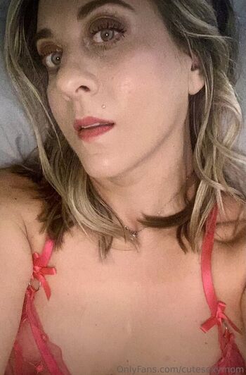 Full leaked Cutesexymom page private onlyfans photo