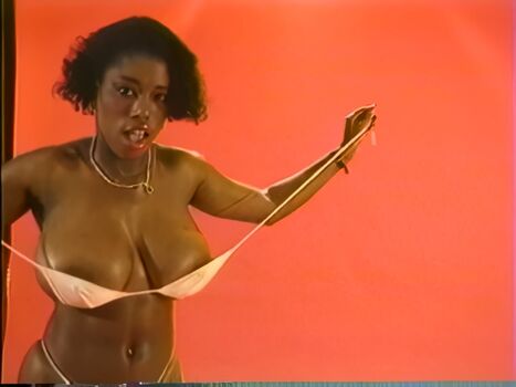 Ebony Ayes
