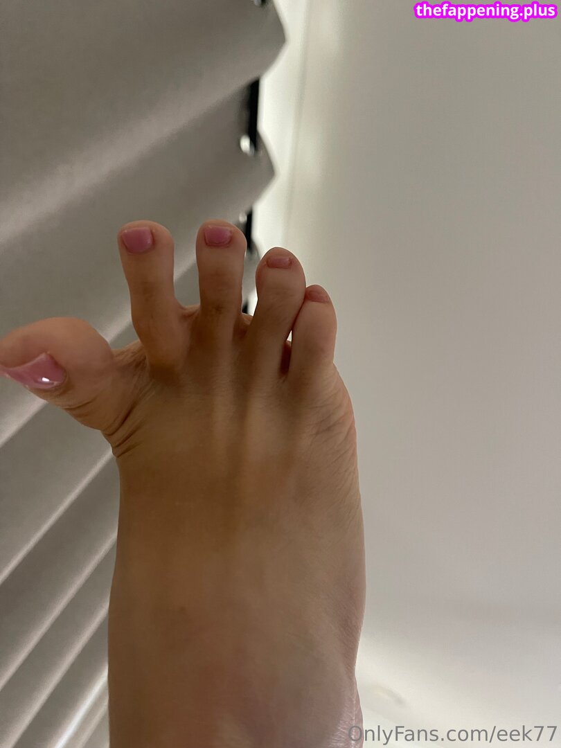 eek77 Foto OnlyFans Desnuda #17