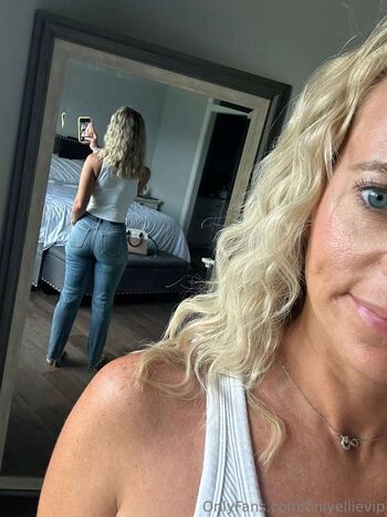 Full leaked Ellievip private onlyfans photo