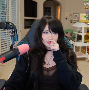 Full leaked Emiru  page private onlyfans photo