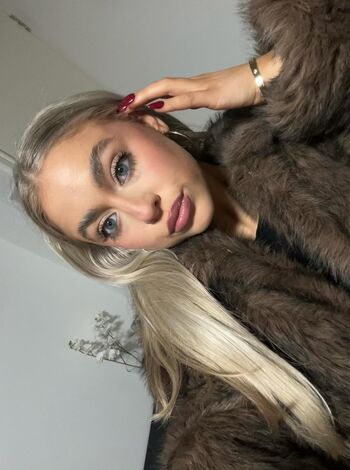Full leaked Fayehanson private onlyfans photo