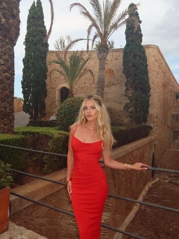 Lindsay Brewer