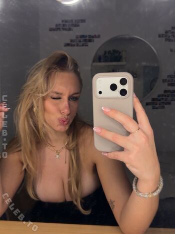 Full leaked Loulou fbl page private onlyfans photo