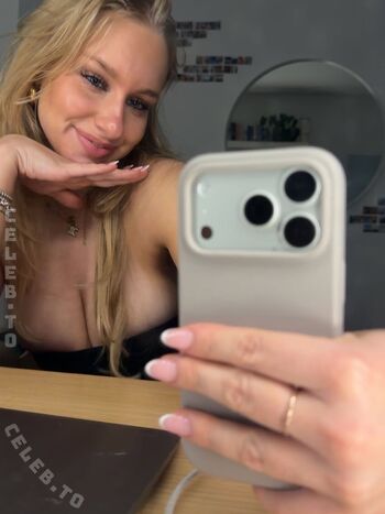 Full leaked Loulou fbl page private onlyfans photo