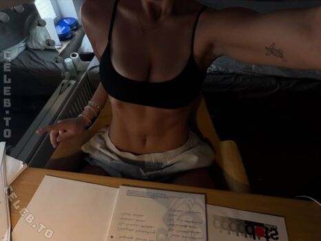 Full leaked Loulou fbl page private onlyfans photo