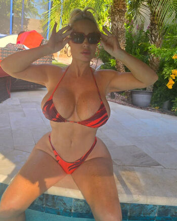 Nicole 