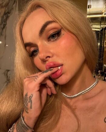 Full leaked Zusje private onlyfans photo